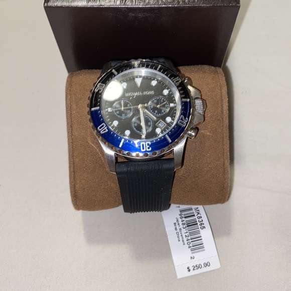 Mens Michael Kors Watch - Picture 2 of 3